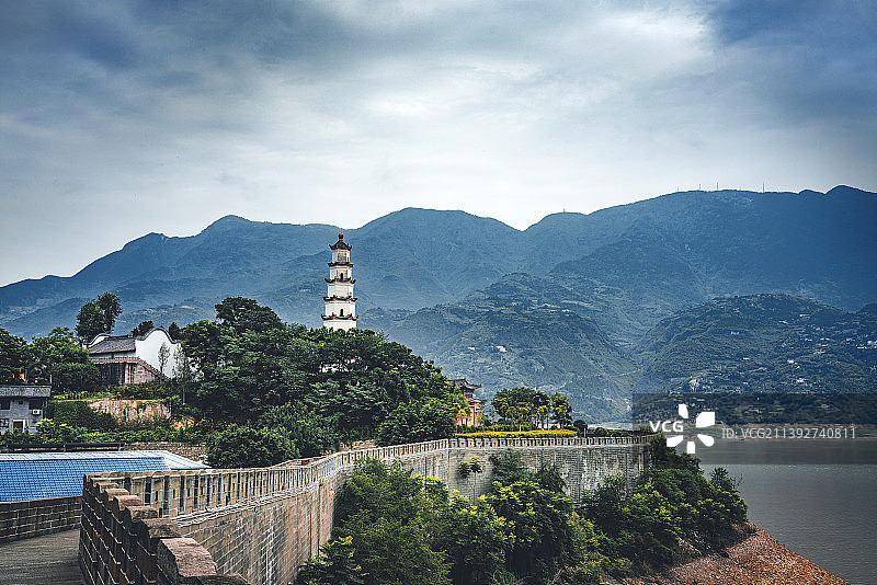 古城墙与耀奎塔+重庆市奉节县夔州古城图片素材