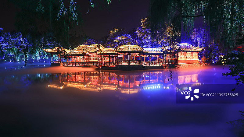 凫庄霓虹闪烁，拍摄于瘦西湖图片素材