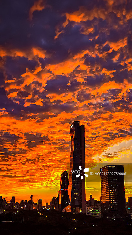 深圳南山科技园火烧云图片素材