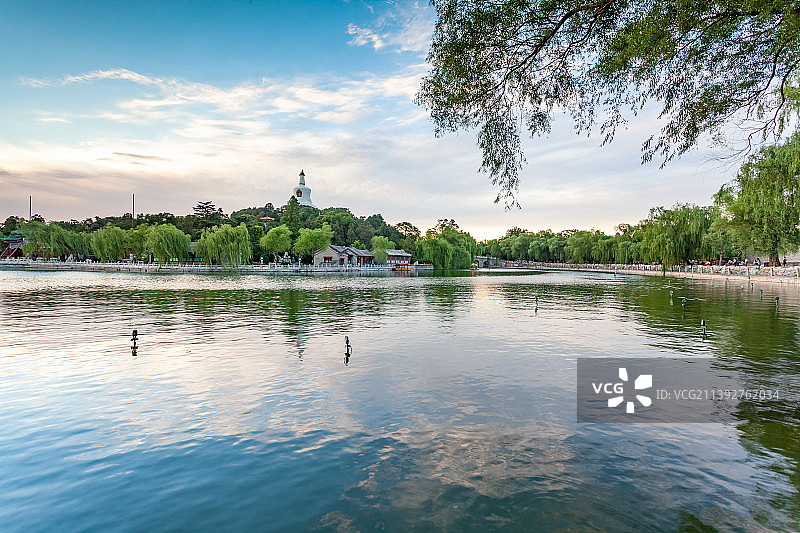 夏天北海公园白塔风景图片素材