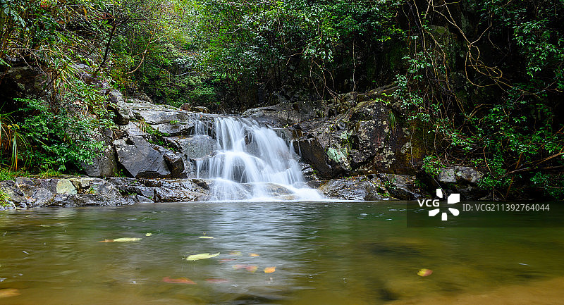 浙江省台州市黄岩区黄岩大瀑布，浙南罕见的天然瀑布群图片素材