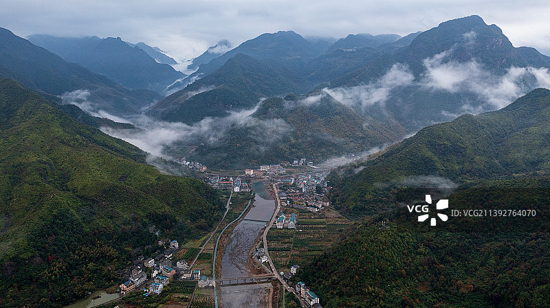 浙江省台州市黄岩区黄岩大瀑布，浙南罕见的天然瀑布群图片素材