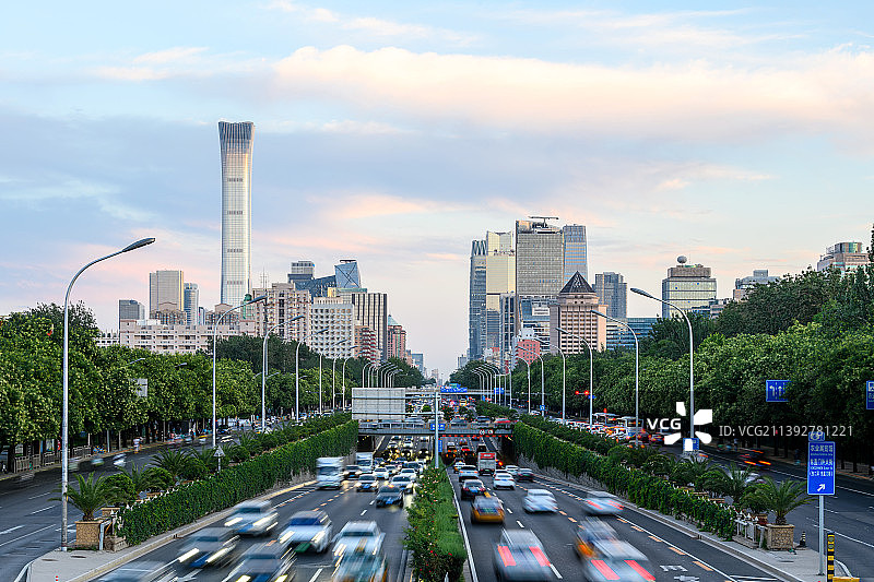 北京国贸CBD建筑群和东三环日落城市天际线图片素材