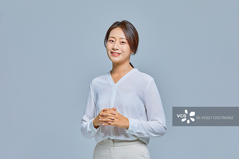 摆姿势的年轻女商人图片素材