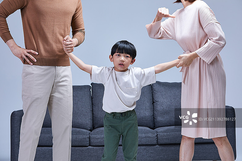 夫妻冲突、争吵、离婚、焦虑和孩子图片素材