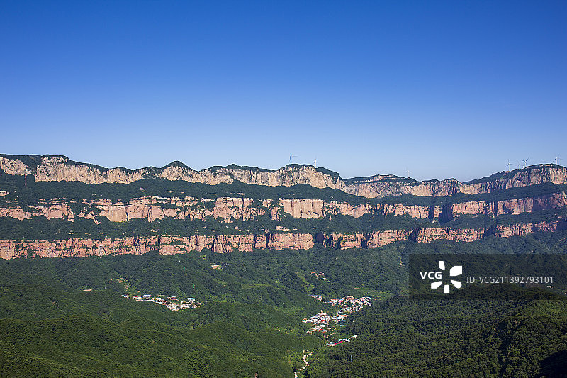 航拍河北石家庄嶂石岩地貌红色砂石壁图片素材