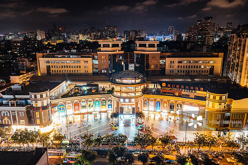 中国海南海口龙华区金棕榈文化商业广场夜景图片素材