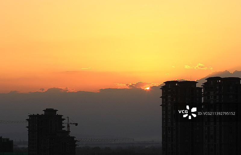 成都温江日落天际线图片素材