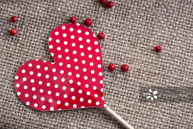 桌子上心形特写图片素材