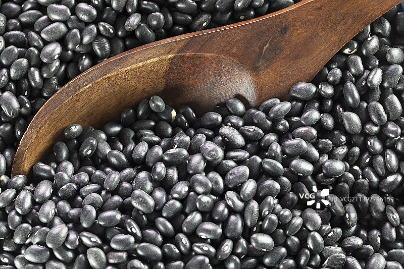 木勺中的豆子俯视图图片素材