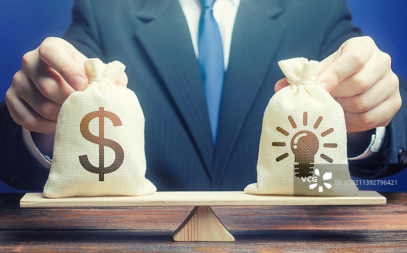 美元钱袋与创意专利图片素材