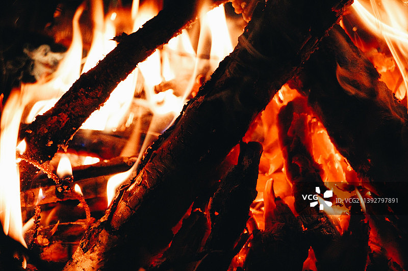 明斯克夜间篝火特写，白俄罗斯图片素材