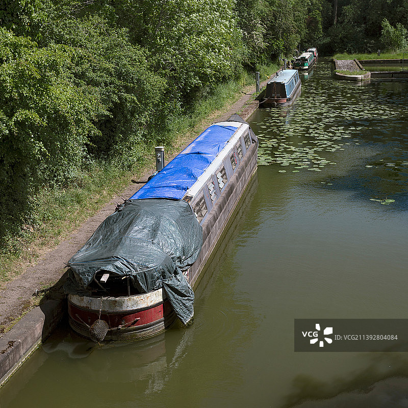大运河旁泻湖中的运河窄船图片素材