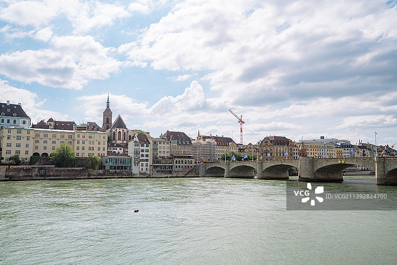 瑞士巴塞尔大教堂与莱茵河风光图片素材