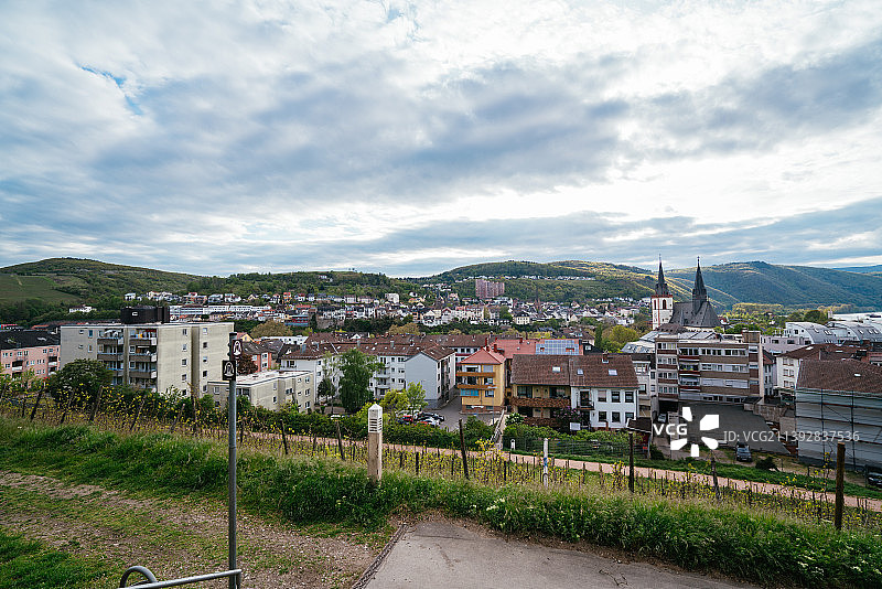 眺望德国莱茵河畔宾根城，宾根是莱茵河谷的起点图片素材
