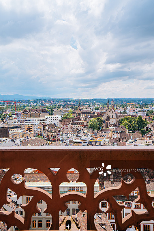 航拍瑞士巴塞尔大教堂，莱茵河风光图片素材
