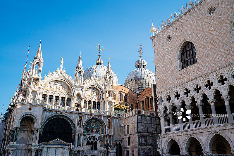 意大利威尼斯圣马可大教堂全景风光图片素材