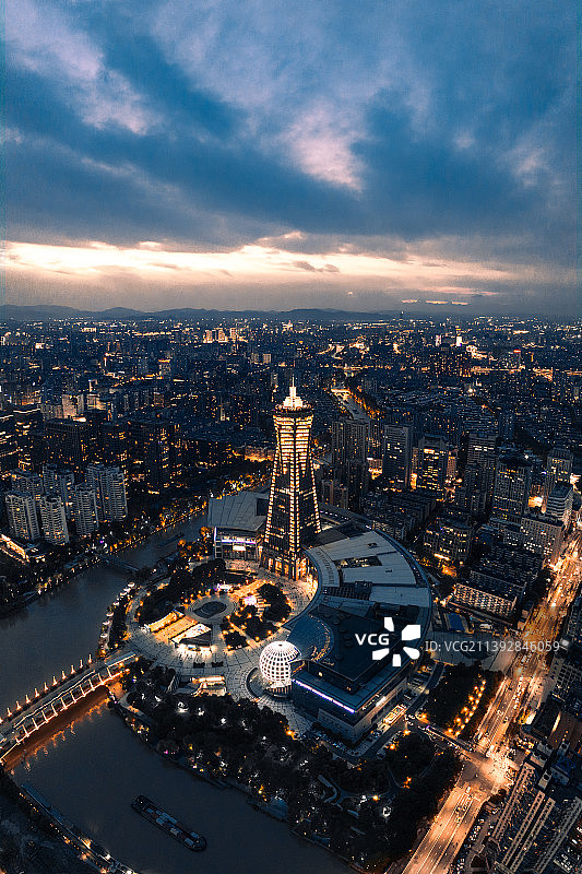 杭州环球中心西湖文化广场夜景图片素材