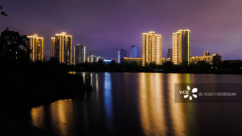 城市内河夜景图片素材