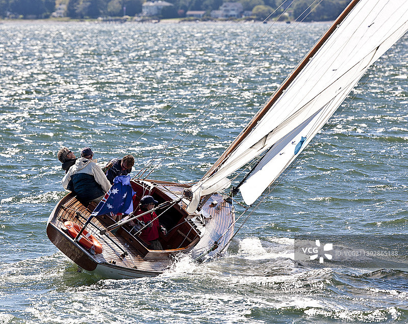 近海岸航行图片素材