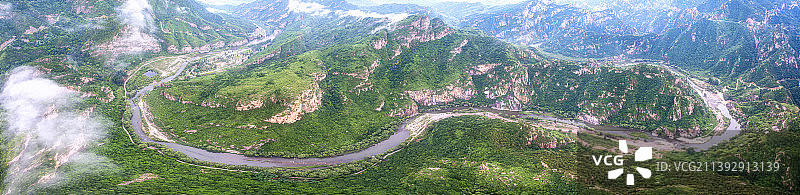 航拍夏季北京怀柔云蒙山国家森林公园河湾图片素材