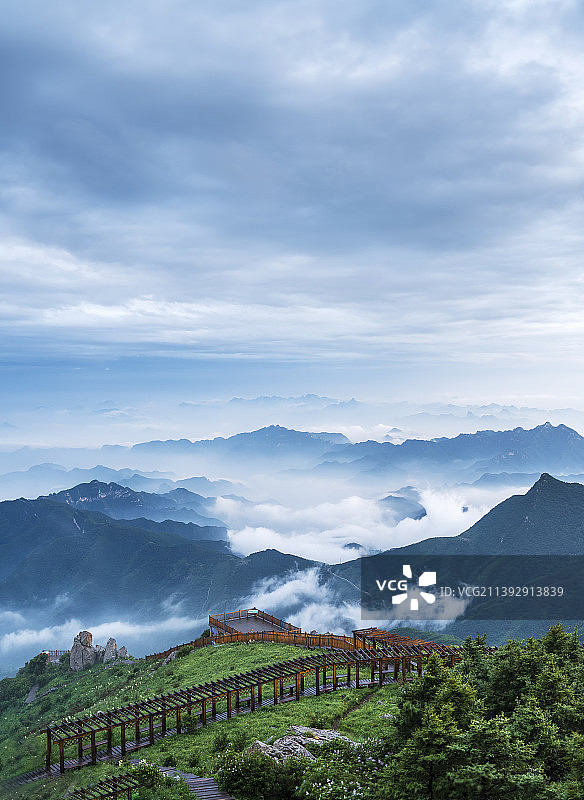 夏天北京房山百花山白草畔云雾图片素材
