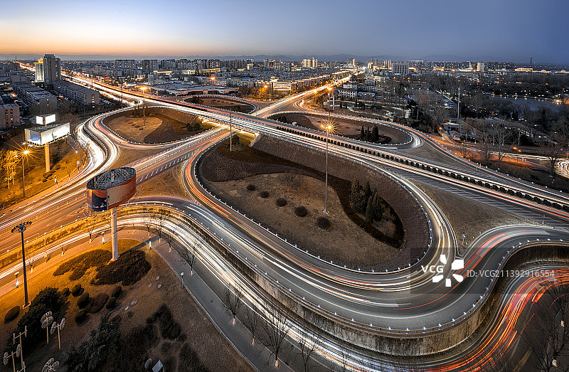 北京顺义燕京桥交通车辆夜景图片素材