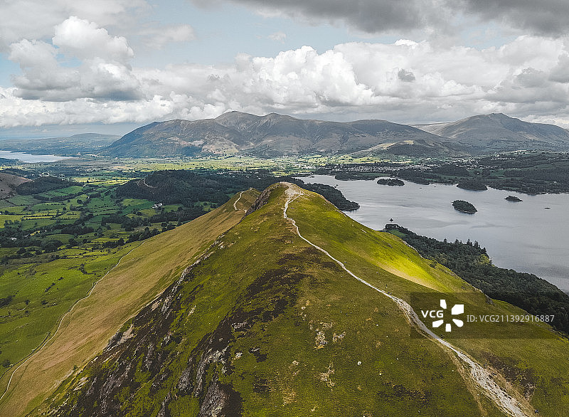 英格兰湖区田园风光农田山麓山脉阳光晴天lake district national park 国家公图片素材