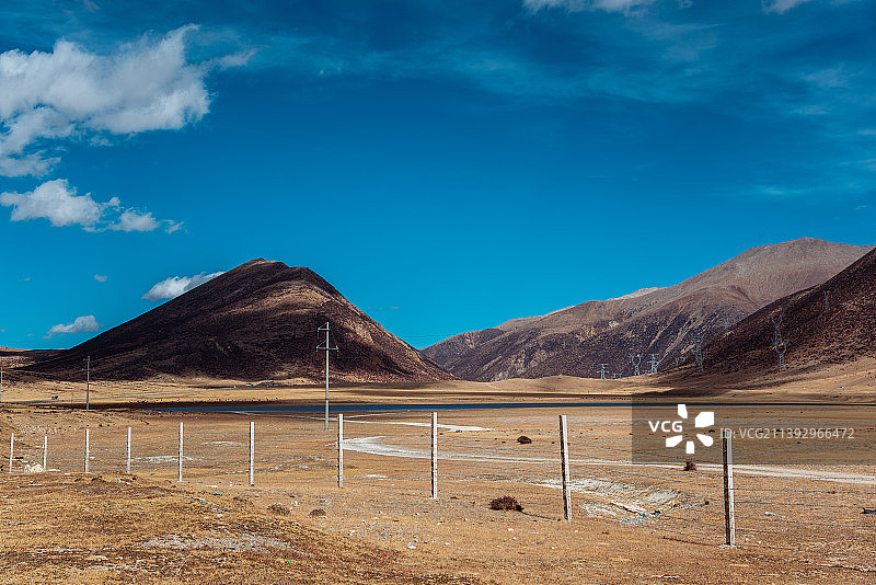 安久拉山口：位于西藏昌都，翻越了垭口，也就由怒江流域进入了生长传奇与神话的雅鲁藏布江流域图片素材