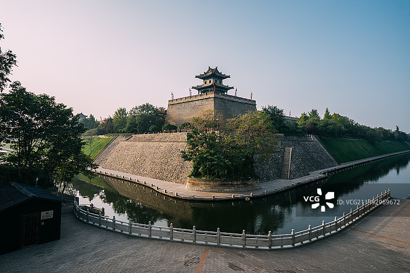 西安市古城墙角楼图片素材
