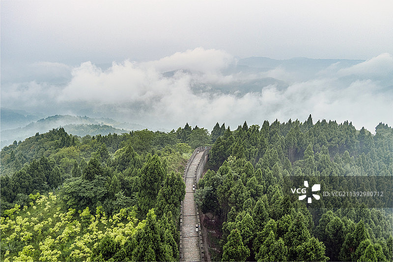 云下金龙长城图片素材