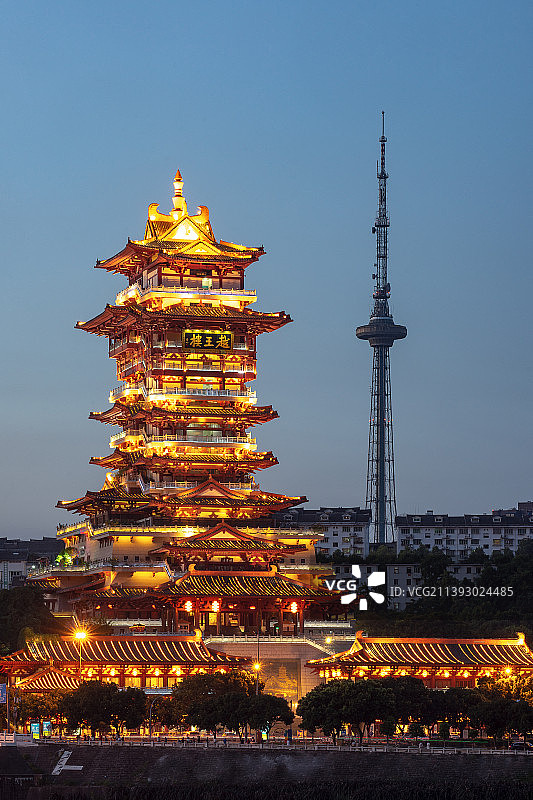 四川省绵阳市越王楼与涪江夜景图片素材