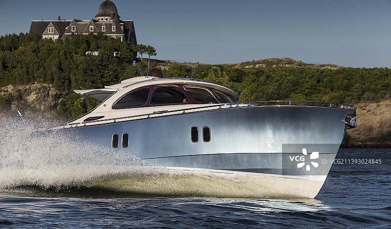 海岸附近的摩托艇图片素材