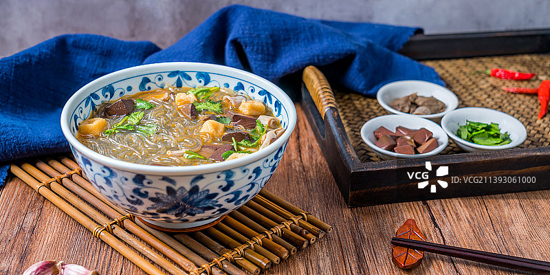 中国江苏南京美食鸭血粉丝汤图片素材