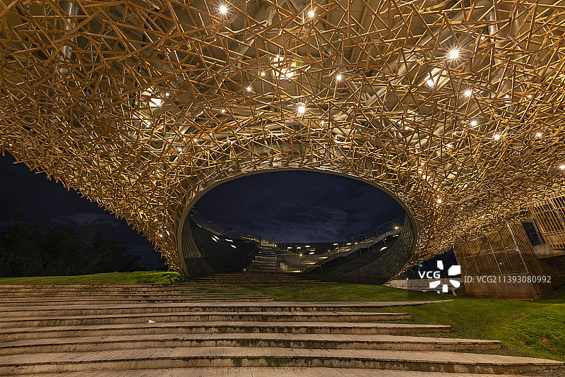 云南大理杨丽萍大剧院夜景图片素材