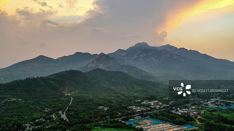 “五岳之首”、“天下第一山”之称，山东泰安泰山，世界文化与自然双重遗产图片素材