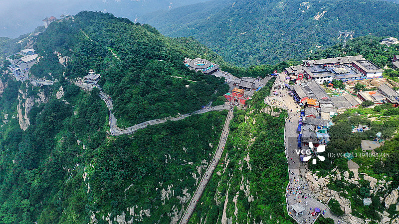 “五岳之首”、“天下第一山”之称，山东泰安泰山，世界文化与自然双重遗产图片素材