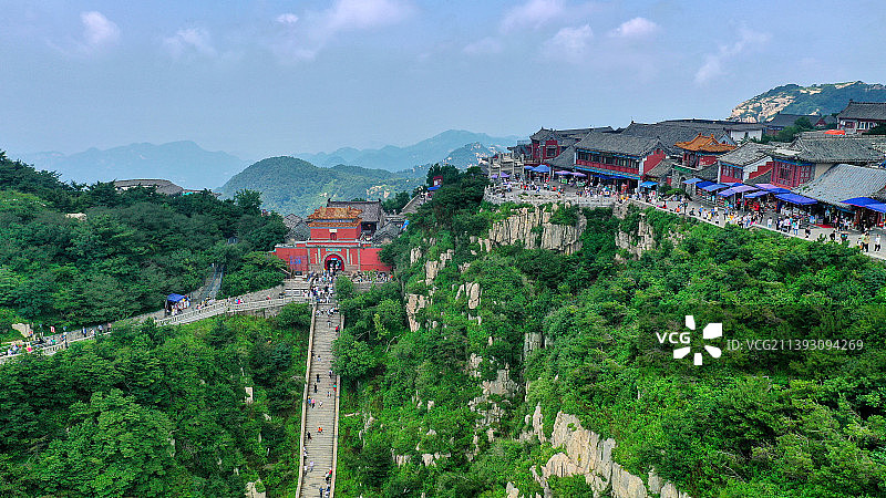 “五岳之首”、“天下第一山”之称，山东泰安泰山，世界文化与自然双重遗产图片素材