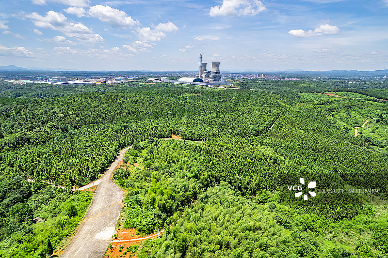 郊区的火力发电厂图片素材