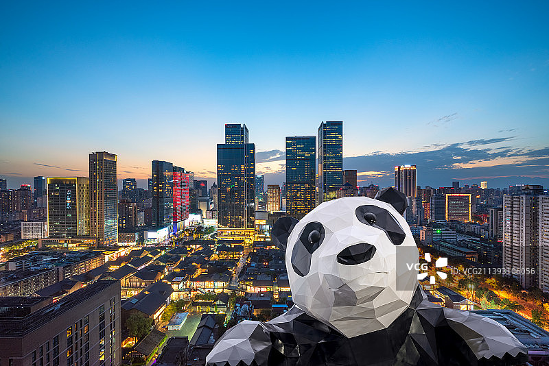 成都太古里IFS夜景大熊猫雕塑高视角城市风光图片素材
