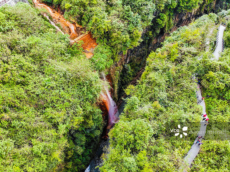 航拍湖北恩施大峡谷云龙地缝景区五彩黄龙瀑布图片素材