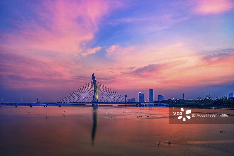 夕阳下的西太湖图片素材