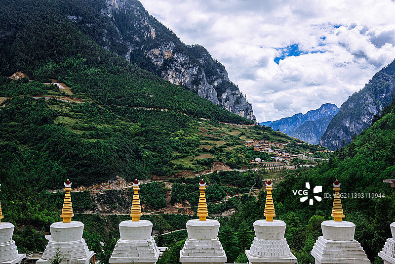 云南香格里拉巴拉格宗，巴拉达拥佛塔群图片素材