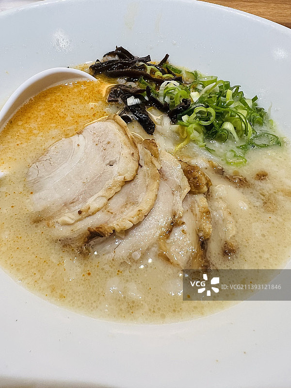 碗中汤的俯视角度图片素材