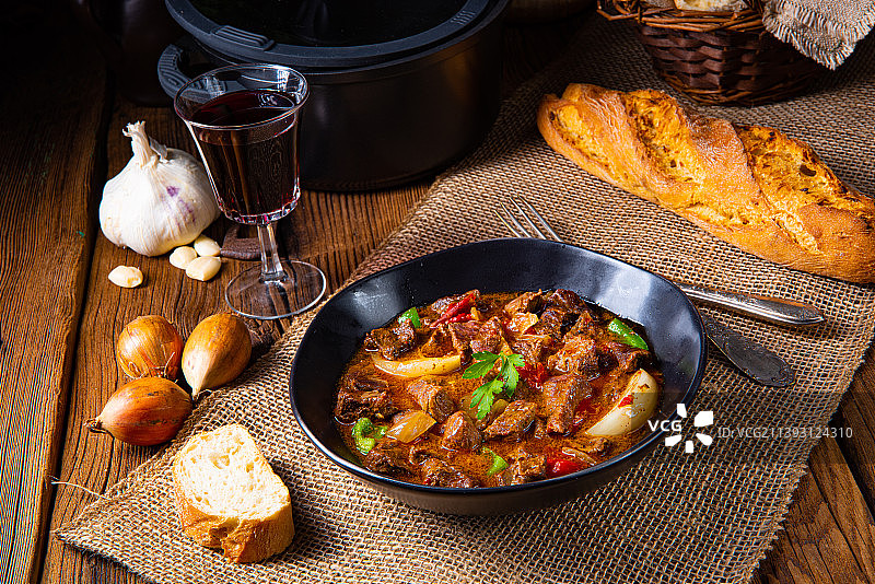 经典牛肉辣椒洋葱炖肉图片素材