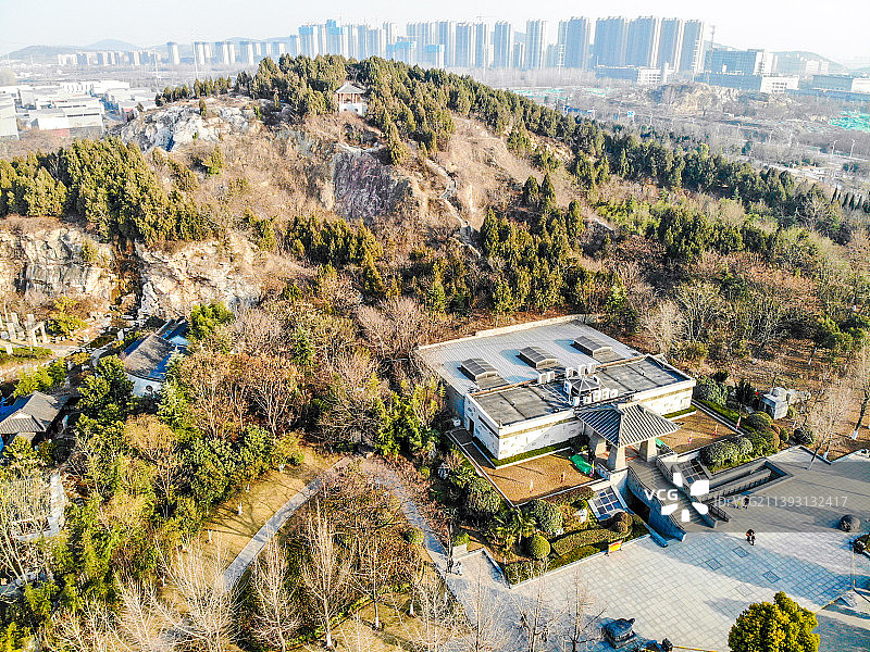 航拍江苏徐州龟山汉墓 九里山两汉文化旅游区龟山景区图片素材