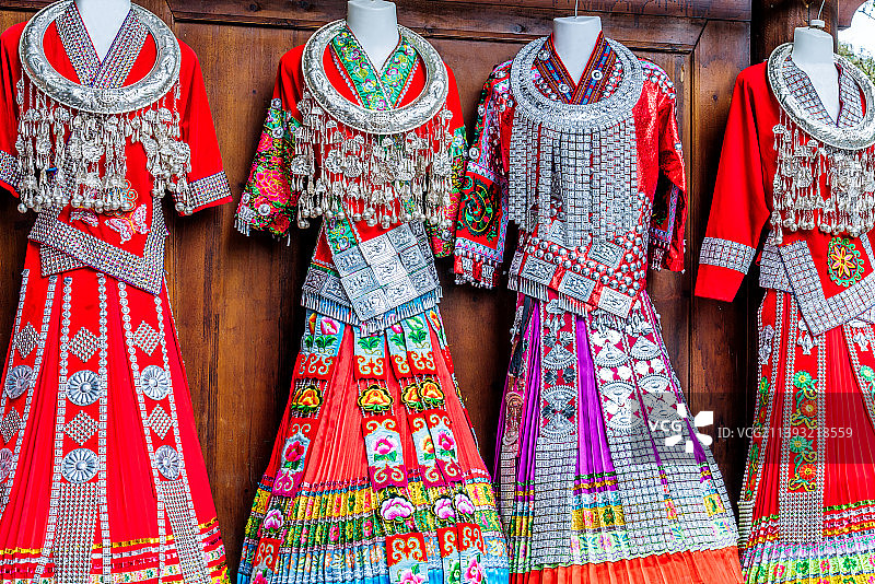 中国贵州苗族民族服饰特写图片素材