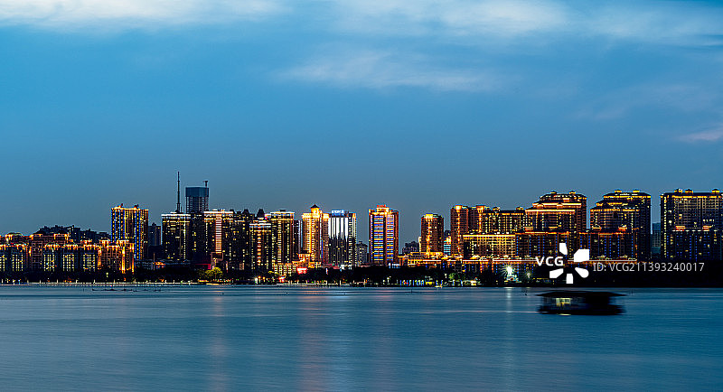 湖面夜景图片素材