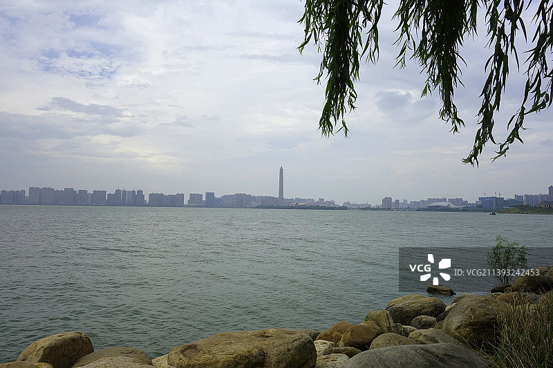 九江城市标志性建筑八里湖两岸风光图片素材