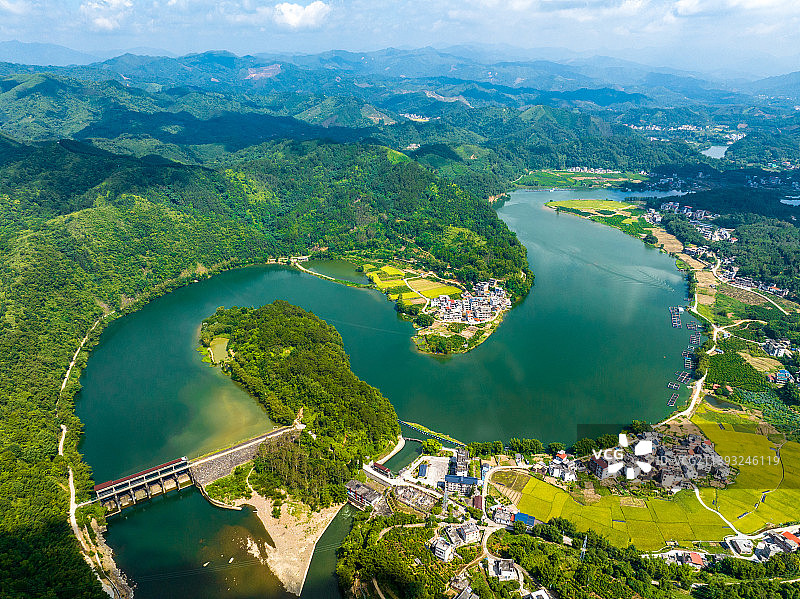 广西蒙山县乡村夏日山水田园美景如画图片素材